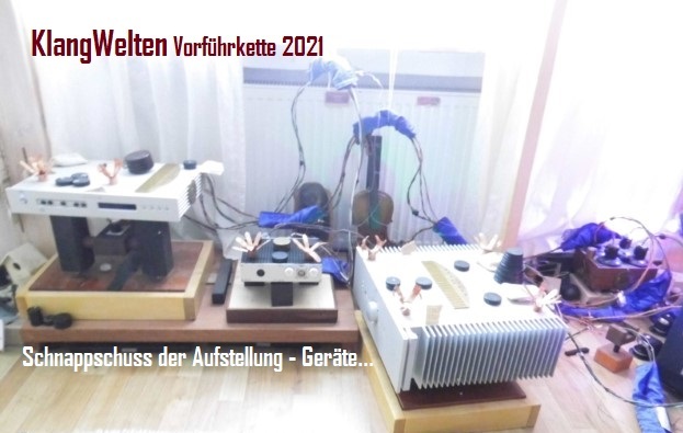 Banner_Aufstellung_Geraete,_Kette_2021_Hoerraum_Schallwand_audio_laboratory